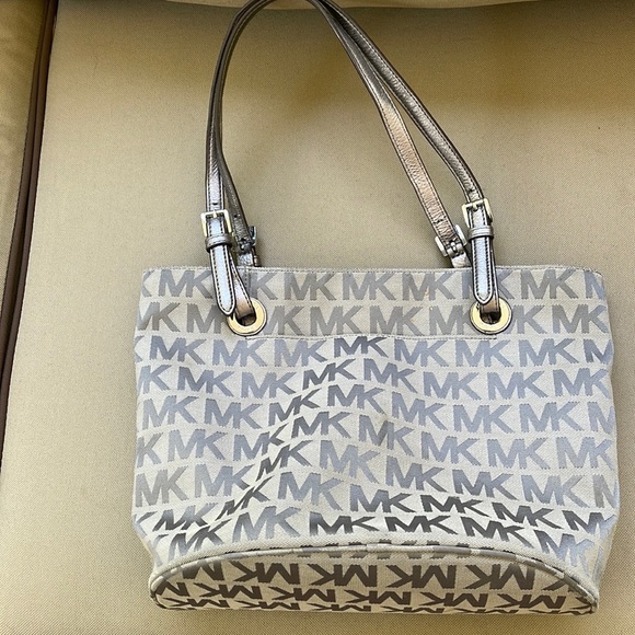 Michael Kors Bags Michael Kors Pocketbook Medium Size Poshmark